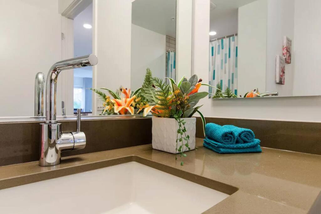 Appartement Stylish 3bed Highrise With Pool, Spa, Rooftop Deck *