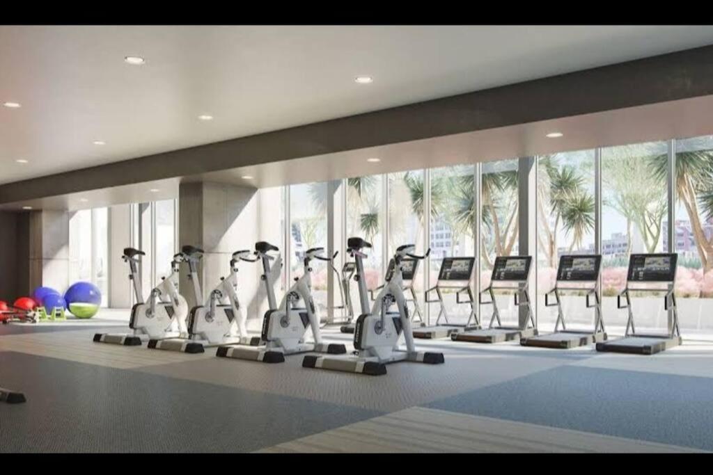 Stylish 3bed Highrise With Pool, Spa, Rooftop Deck Los Angeles